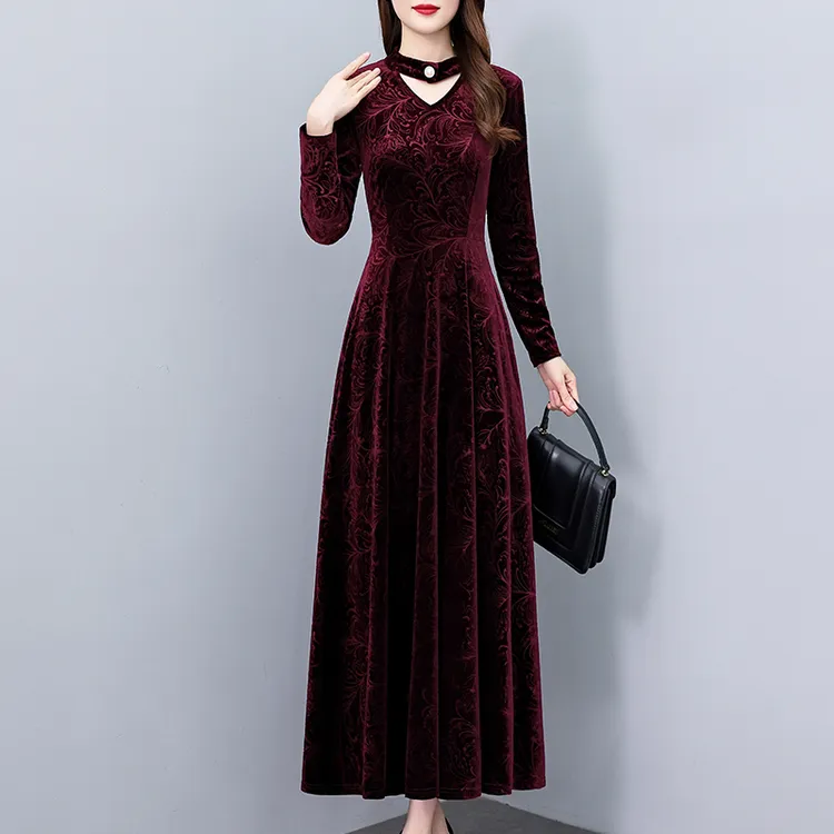 2025秋冬新款赫本风金丝绒连衣裙大码胖mm收腰显瘦遮肚长裙