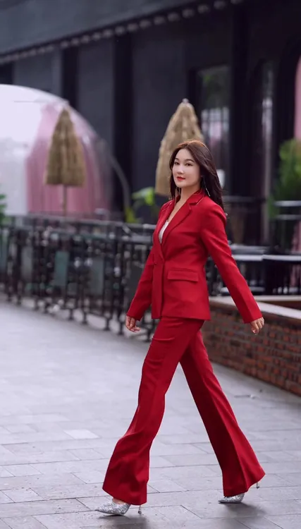 臻韩美2024气质重工酒红色长袖微喇裤套装2426#