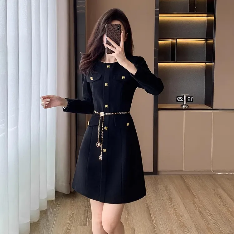 秋季新款法式气质小香风收腰显瘦高级感小个子黑色女装连衣裙长袖