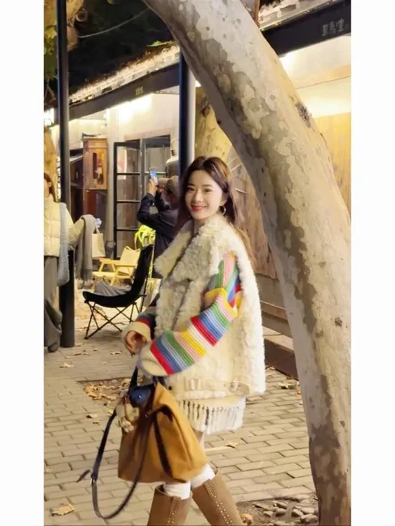 复古白色毛绒马甲外套女冬季高级时尚新款马夹独特洋气百搭超好看