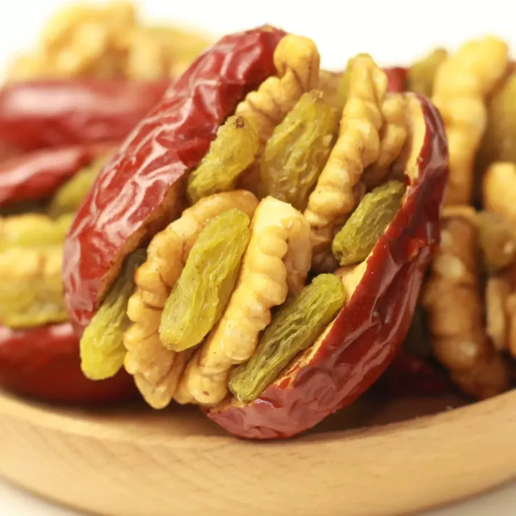【全国包邮】新疆红枣夹核桃仁网红去核大红枣孕妇解馋小零食品
