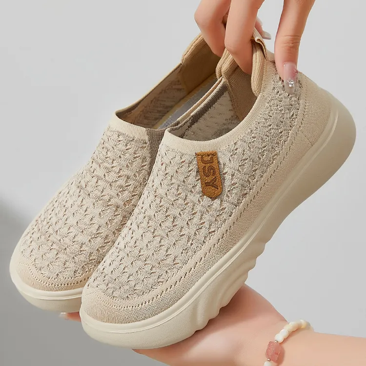 老北京布鞋女单鞋2025春秋新款中老年休闲透气软底妈妈鞋防滑平底