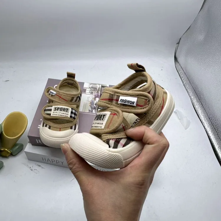 16061-1儿童三色舒适学步鞋