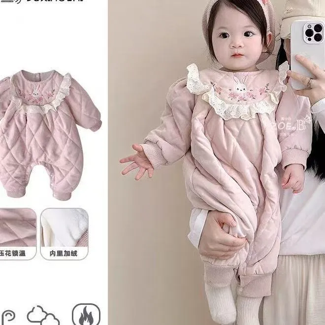 女宝宝秋冬季夹棉加厚哈衣新生婴儿小公主加绒保暖棉服外出爬爬服