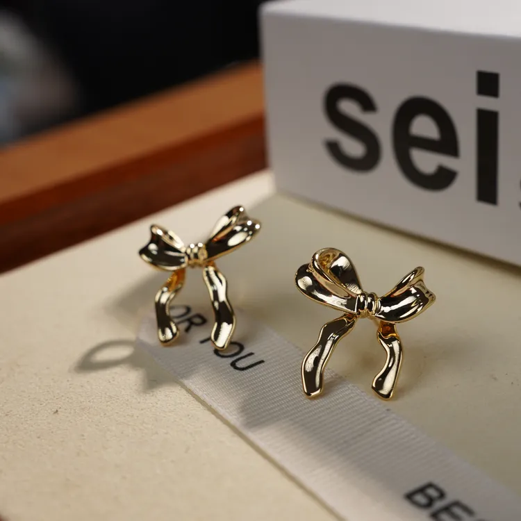 黄铜耳饰 2024热销蝴蝶结耳环女耳钉时尚风蝴蝶结925银针耳饰