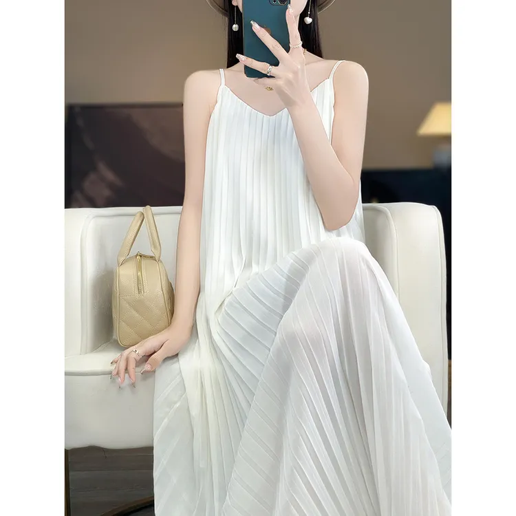 夏季新款高端雪纺垂感百褶连衣裙女海边度假褶邹仙女裙宽松沙滩裙