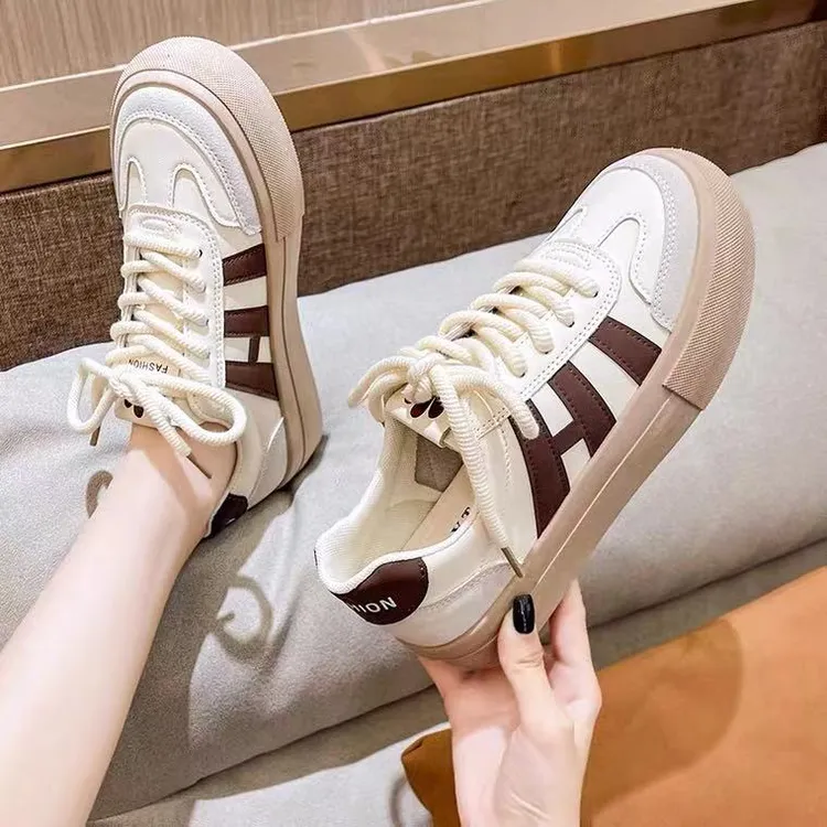 女款春夏百搭轻便透气板鞋
