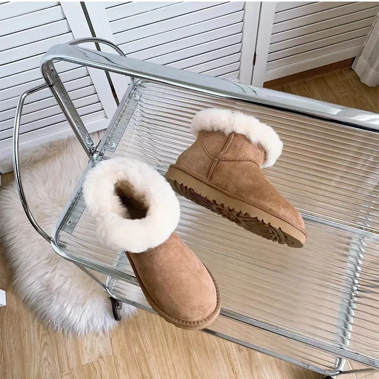 牛角扣雪地靴厚底中筒羊皮毛一体冬季保暖