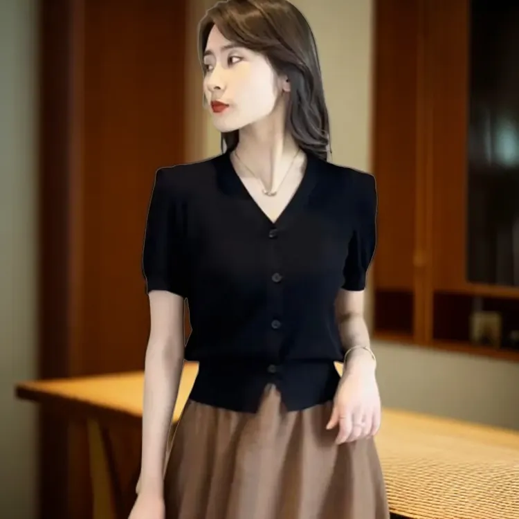 短袖女正肩夏季新款2024短袖V领开衫显瘦洋气黑色上衣法式尤莱特
