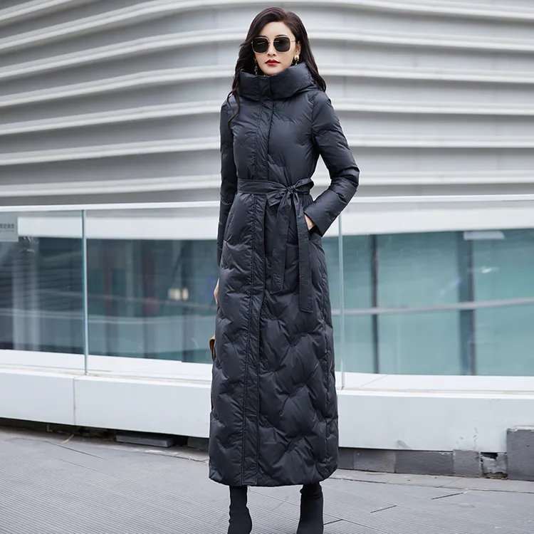 收腰长款羽绒服轻奢保暖冬季时尚连帽女士修身过膝显瘦长款白鸭绒