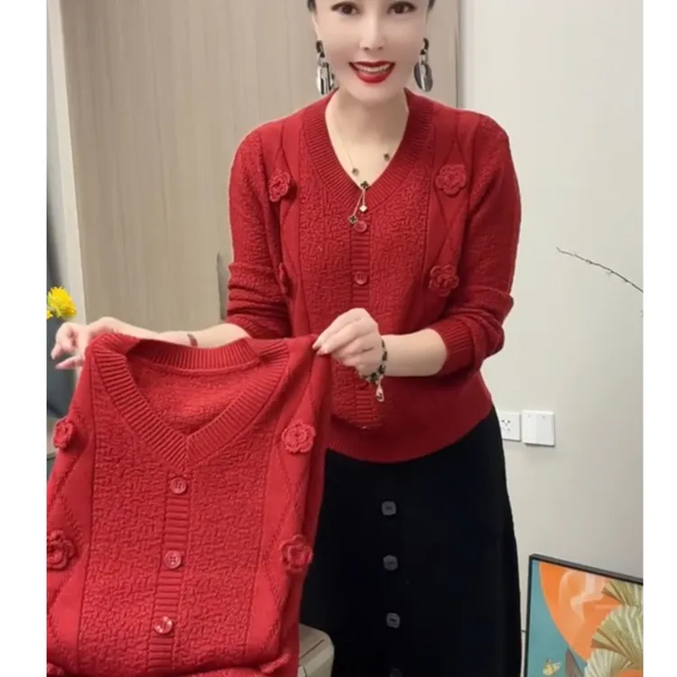 2025新款年轻妈妈秋装洋气时尚高贵小衫上衣中年女毛衣针织打底衫