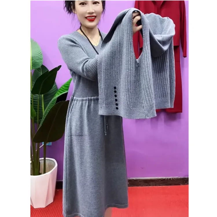 网红爆款2023新款妈妈显瘦收腰针织马甲连衣裙两件套中年女毛衣裙