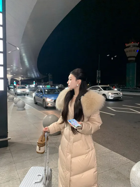 冯薪颖 新国标90鸭绒大毛领连帽羽绒服加厚保暖收腰显瘦外套00003