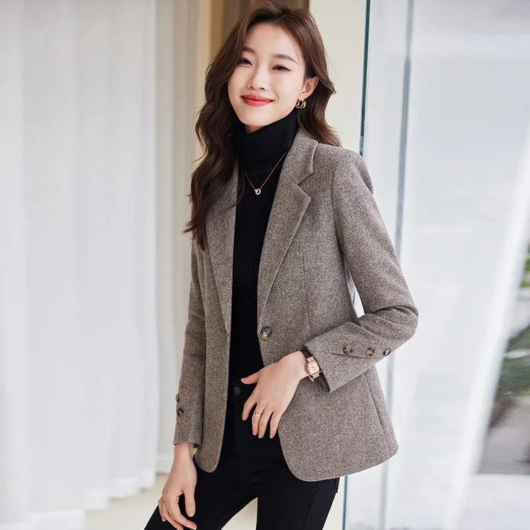 灰色毛呢西装外套女厚款2025秋冬新款高级感气质休闲加棉加厚西服