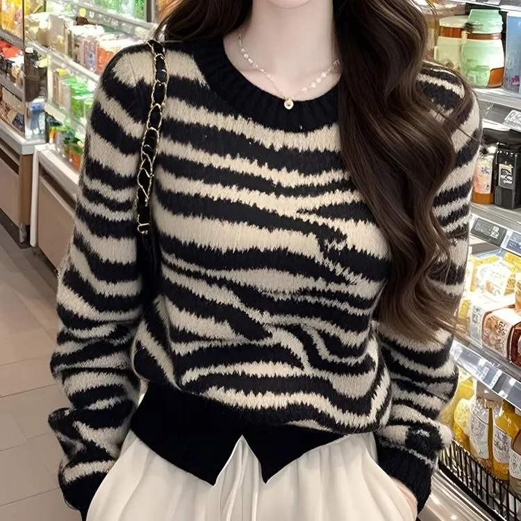 时尚复古绝美黑色斑马纹圆领长袖毛衣针织衫女秋冬款软糯百搭小衫