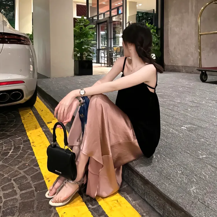 2024夏季新款法式黑色绑带露背吊带背心上衣+缎面半身裙两件套