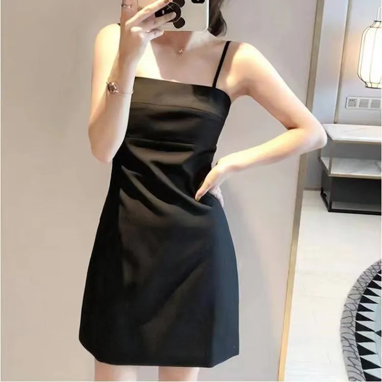 法式小个子褶皱春秋短款修身显瘦吊带连衣裙气质网红出游服装女