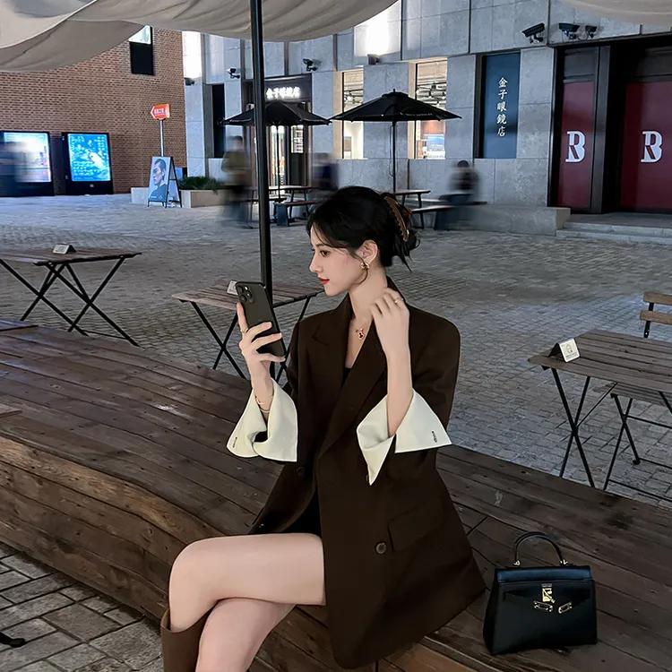 高级感咖色西装外套女春秋季2024新款韩系设计感气质休闲宽松西服