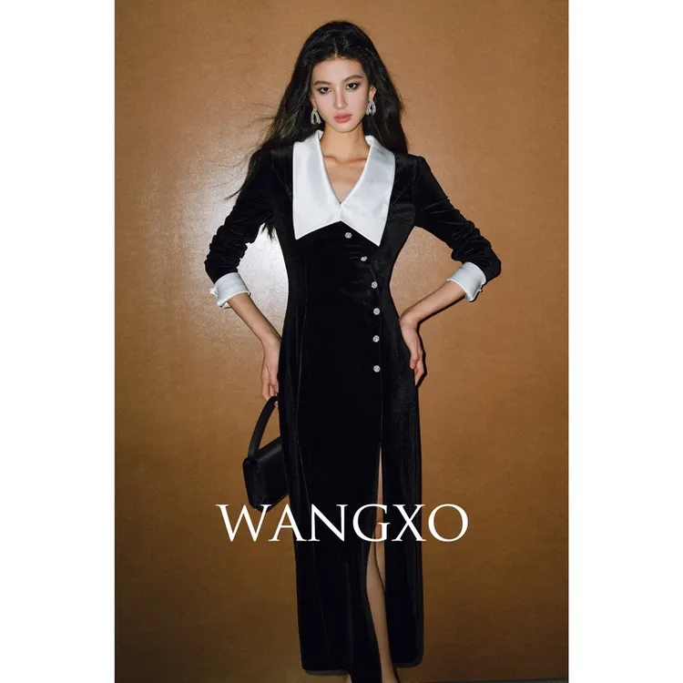 WANGXO 丝绒拼接翻领珍珠开衩长裙 241939W