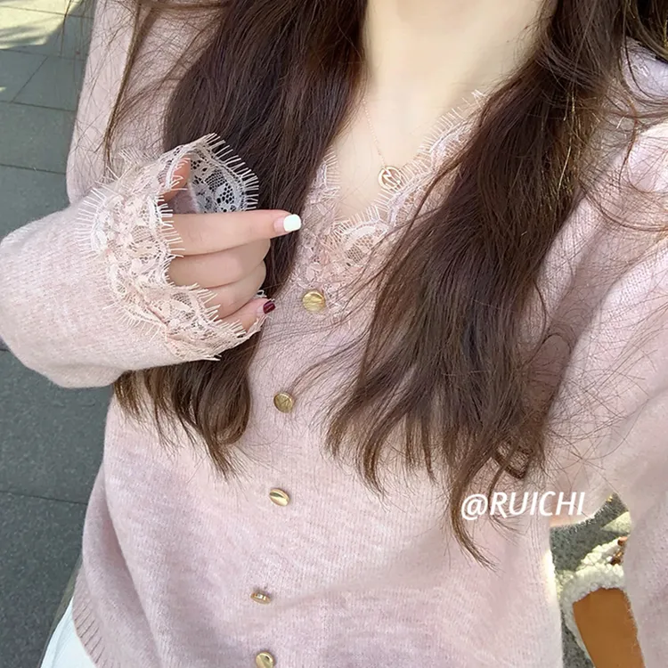 好温柔~2025秋冬新款甜美V领蕾丝拼接套头毛衣针织衫长袖上衣女