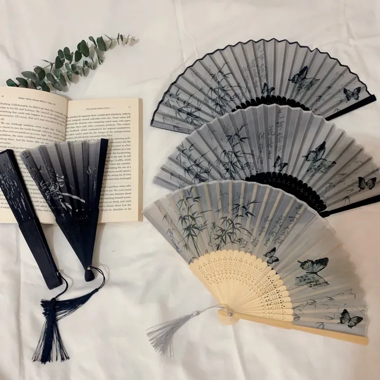 中国风折扇古代汉服拍照竹扇便携小巧复古风扇子女生专用折叠扇