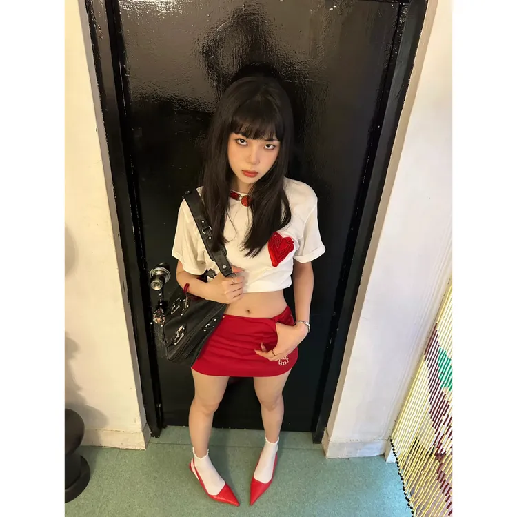 韩系新款夏红色刺绣金属撞钉低腰复古百搭短裙子个性小众设计款