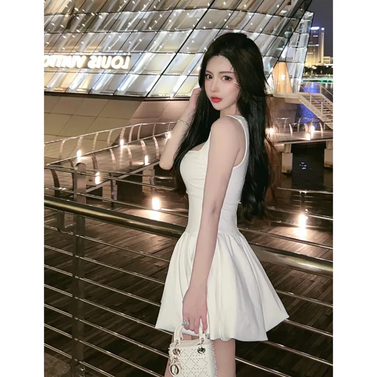 白色抹胸吊带连衣裙女2025秋法式简约高级感气质修身显白性感短裙