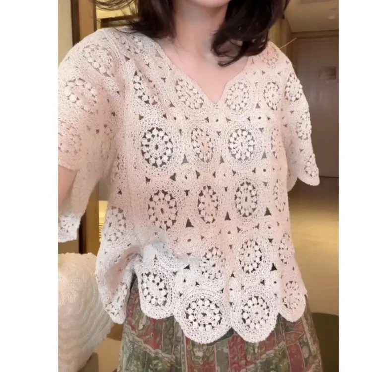 【踏花向自由】春夏新款修身镂空钩花短款蕾丝衫衫LK2501975