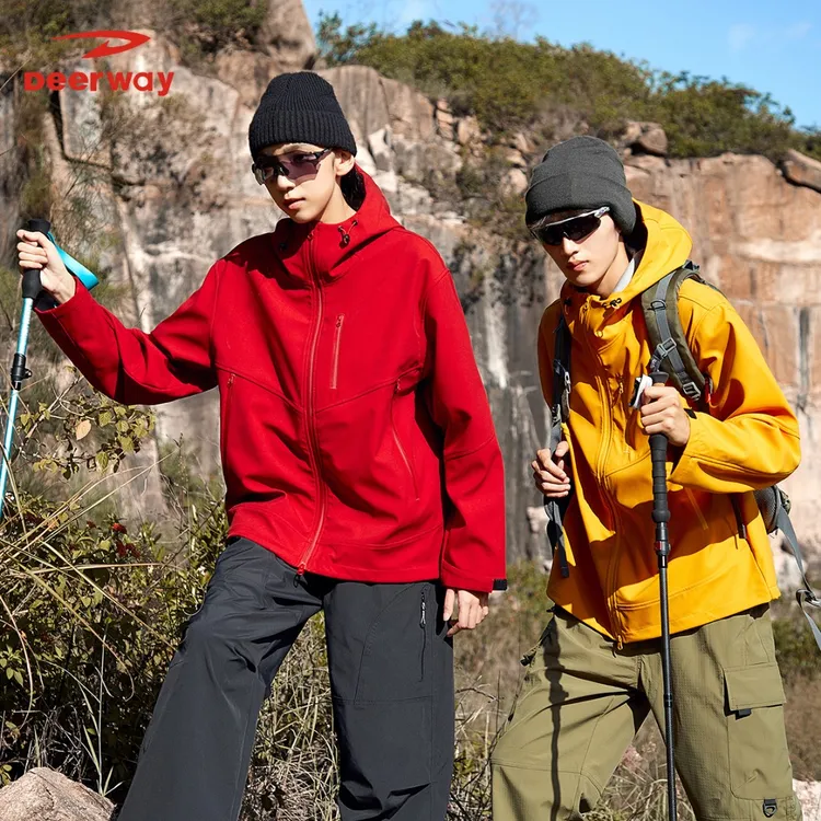 德尔惠春秋户外三防软壳夹克情侣休闲徒步登山进藏工装连帽外套男