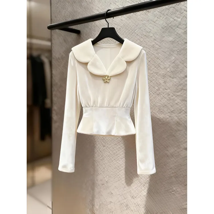 2025超火减龄衬衫女冬内搭轻奢高端独特超好看娃娃领白色丝绒上衣