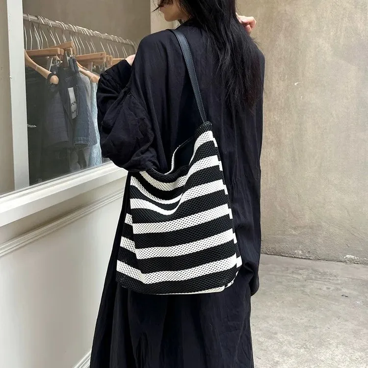 高级感黑白条纹托特包编织大容量单肩女包慵懒风轻便度假包购物袋