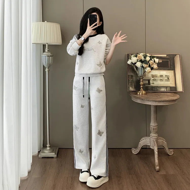 秋装女款爆款2025新款显瘦休闲时尚运动绣花卫衣阔腿裤两件套洋气