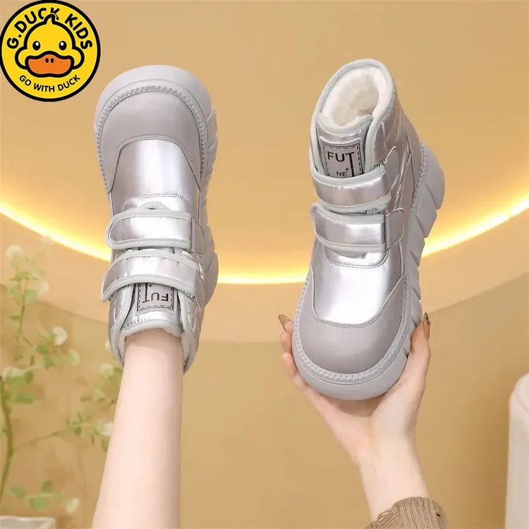 小黄鸭女童雪地靴2025冬季新款加绒加厚短靴防水防滑儿童保暖棉靴