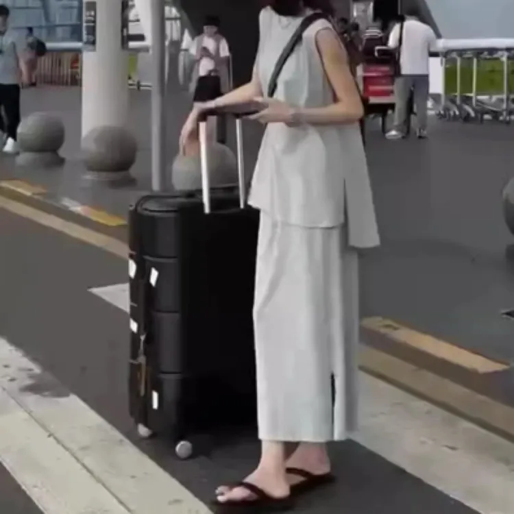 夏季时尚休闲无袖上衣搭配高腰显瘦百搭半身裙