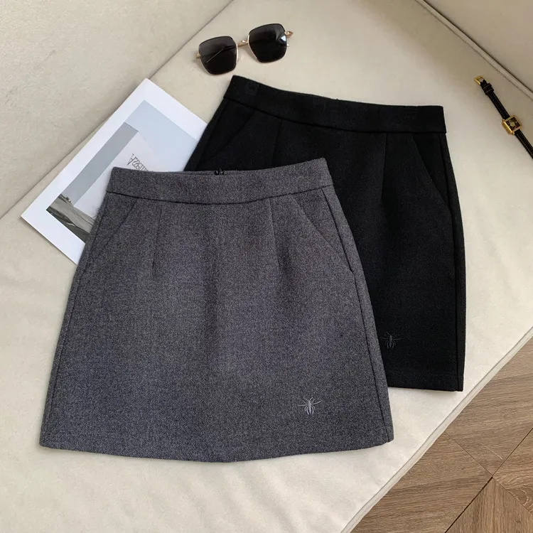 【南油溪溪】秋冬灰色毛呢短裙~小蜜蜂刺绣简约风高腰半身裙 800244