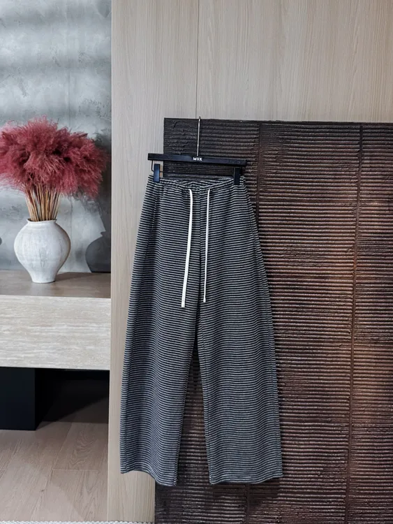 MZX秋季软糯绒面条纹撞色抽绳百搭休闲弯刀裤阔腿裤KZ9022-P
