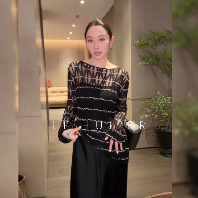 LiHuiEr李慧儿【夏野】2025显瘦高级气质小众夏季黑色镂空上衣AY60