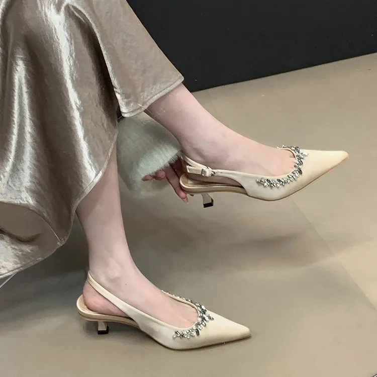 法式气质中式尖头后空高跟单鞋女2025早春细跟伴娘鞋水钻包头凉鞋