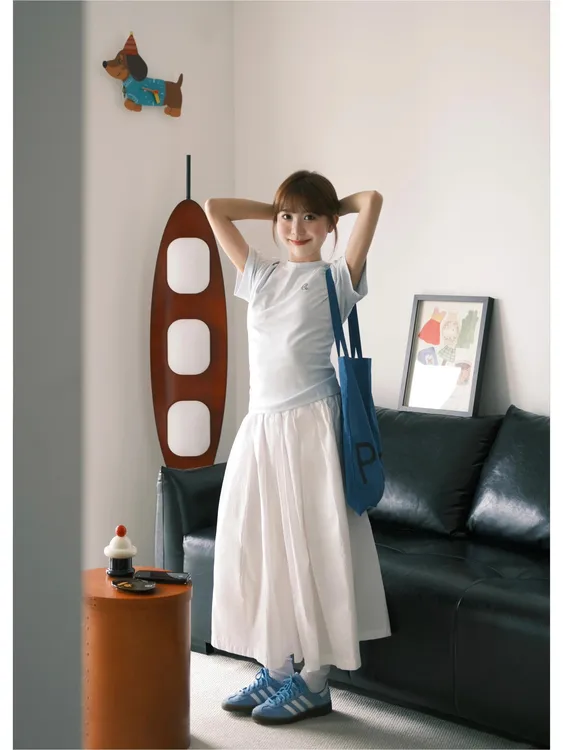 【铃兰小香】夏季甜美淡蓝色印花T恤上衣搭配白色长款半裙两件套装