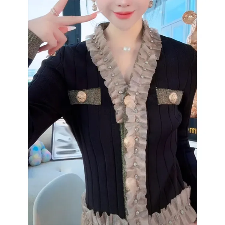 静奢风镶钻花边针织开衫女2025秋冬短款千金感修身毛衣减龄小上衣