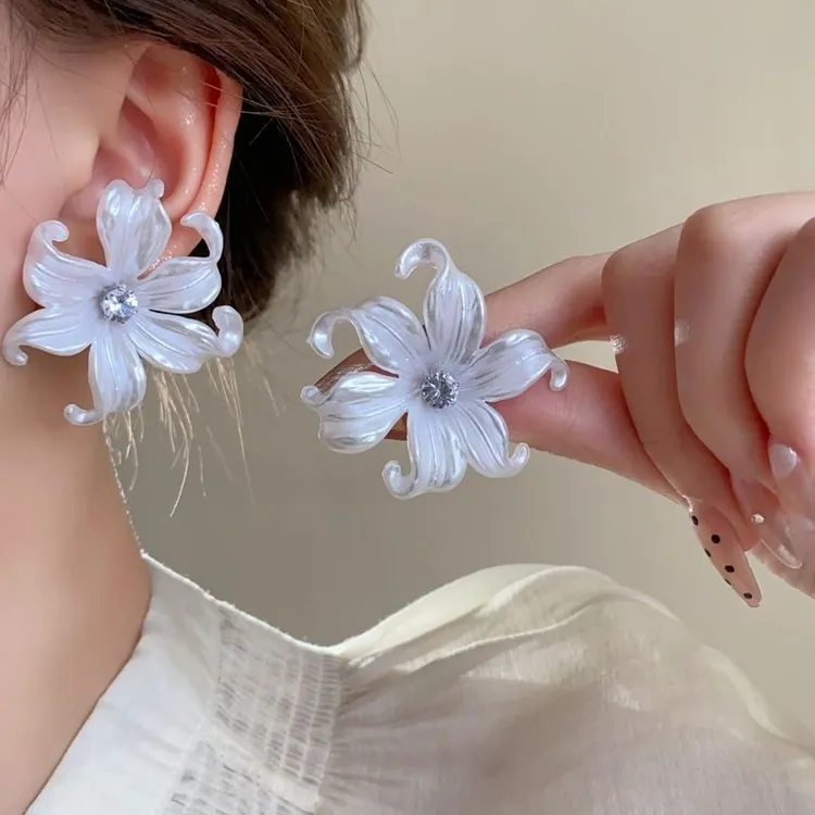 合金耳饰 【两戴式】白色花朵耳钉新款小众独特耳环夸张高级感耳饰