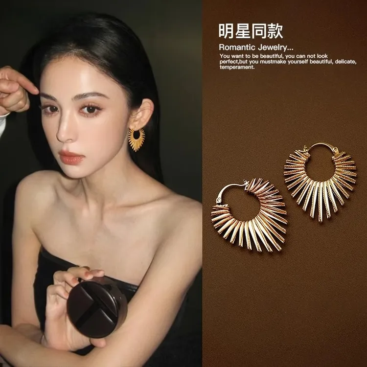 合金耳饰 新款高级条纹爱心金属耳扣轻奢气质百搭高级感个性耳饰