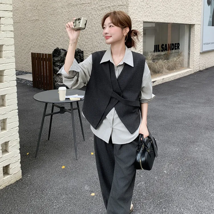 气质一整套ootd穿搭早秋新款设计感马甲阔腿裤灰色衬衫三件套女