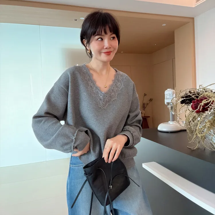 秋冬蕾丝拼接花边V领磨毛加厚保暖卫衣休闲上衣