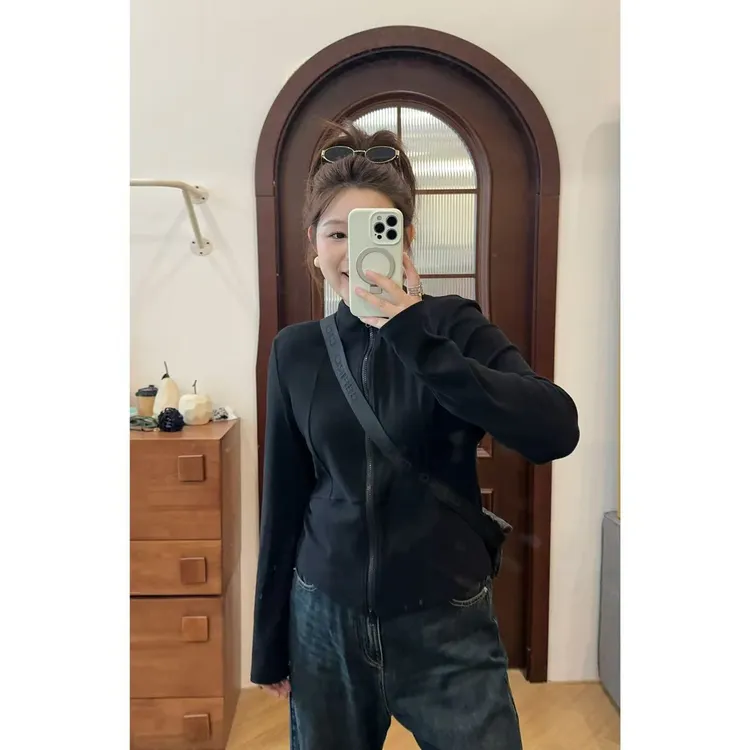 晶咕佳佳【瘦到没边】立领运动休闲绒感拉链长袖小上衣气质时尚