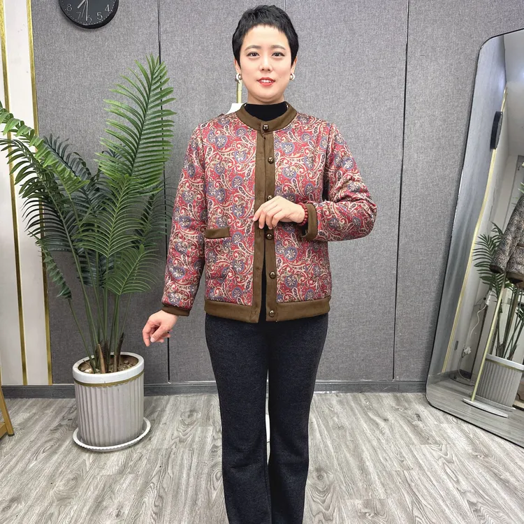 纽扣圆领短款厚款宽松中老年女装加厚女装保暖加绒内穿外搭妈妈装