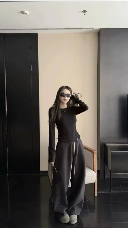 韩系百搭长袖t恤女秋冬季新款上衣高级感内搭打底衫宽松休闲裤子