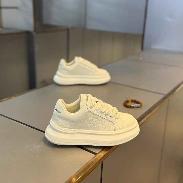 秋季新款时尚休闲鞋男鞋百搭厚底小白鞋痞帅潮男时尚休闲鞋高级感