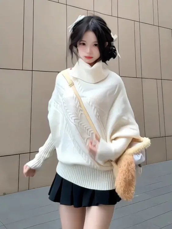 米白色绞花翻领斗篷毛衣女秋冬季2025新款不规则高领宽松针织上衣