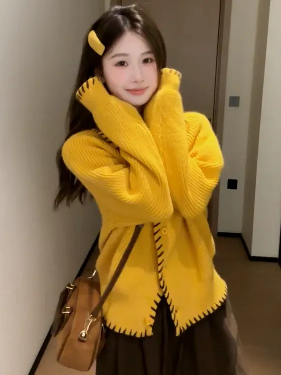 2025秋季新款软糯奶fufu针织衫多巴胺减龄温柔漂亮黄色毛衣开衫女